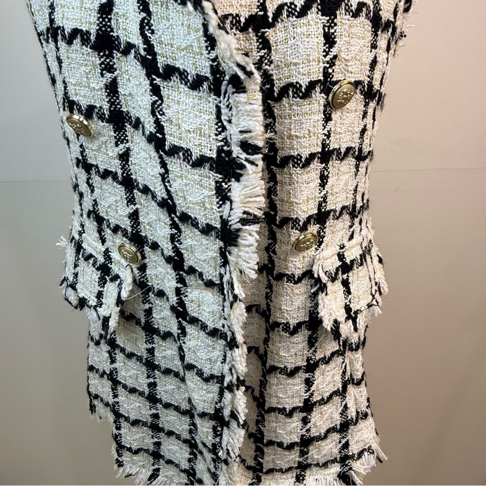 NEW Women’s Black & White Tweed Sleeveless Vest Jacket Gold Buttons Fringe Trim - Picture 14 of 16